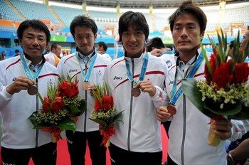 メダルをかけての4ショット写真 ～アジア大会